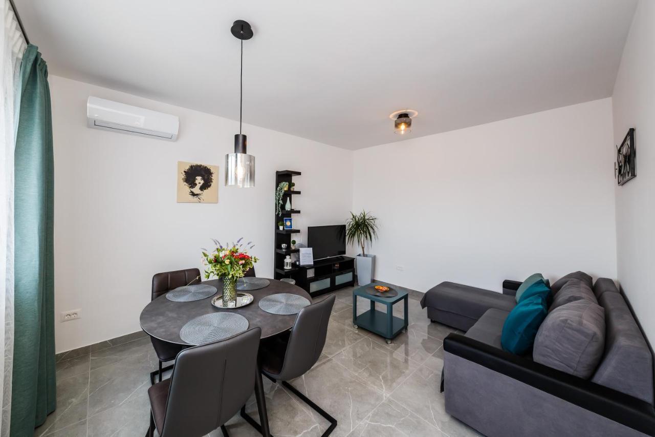 Kaštela Apartmani Ujakovic מראה חיצוני תמונה