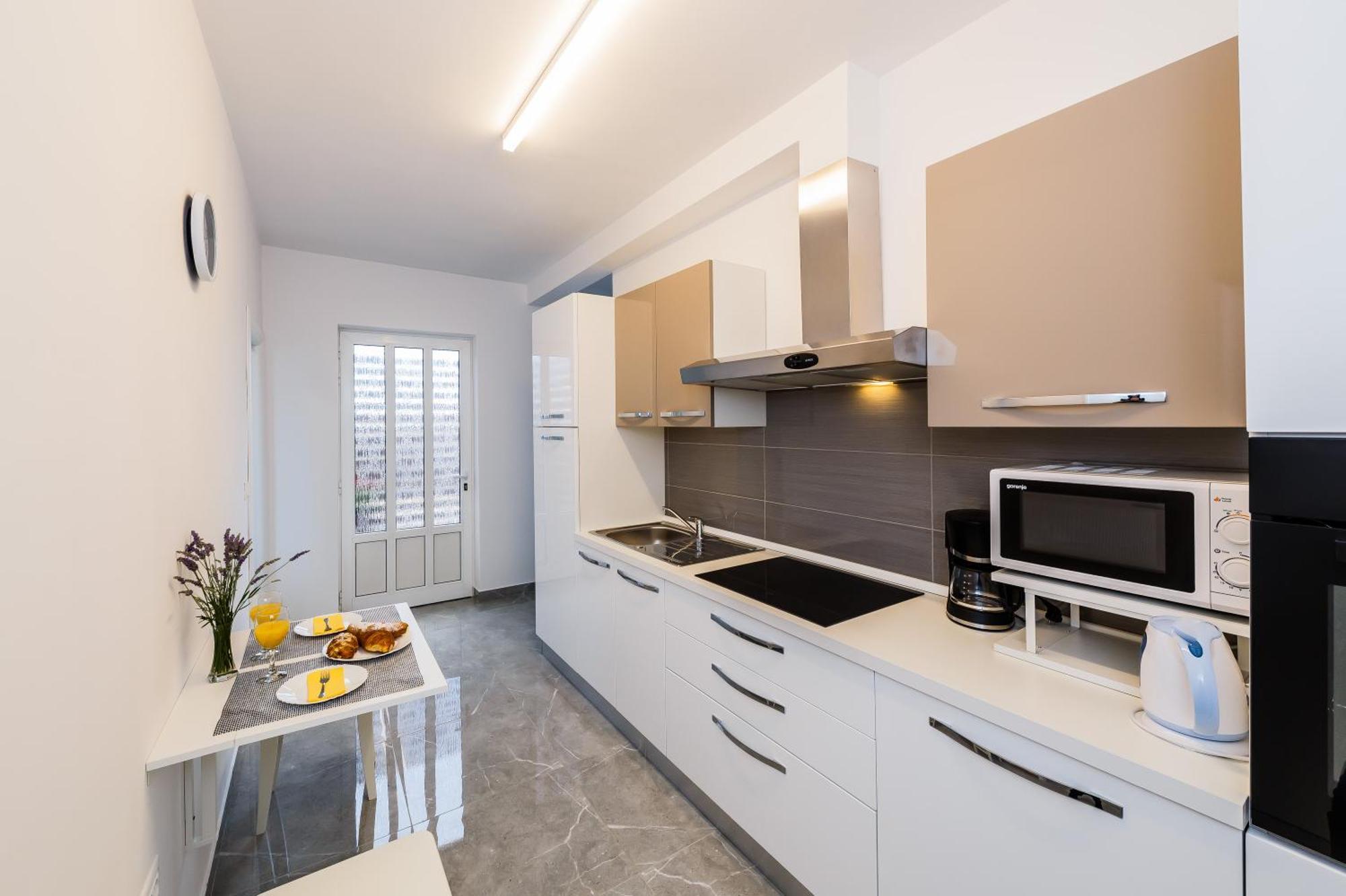 Kaštela Apartmani Ujakovic מראה חיצוני תמונה