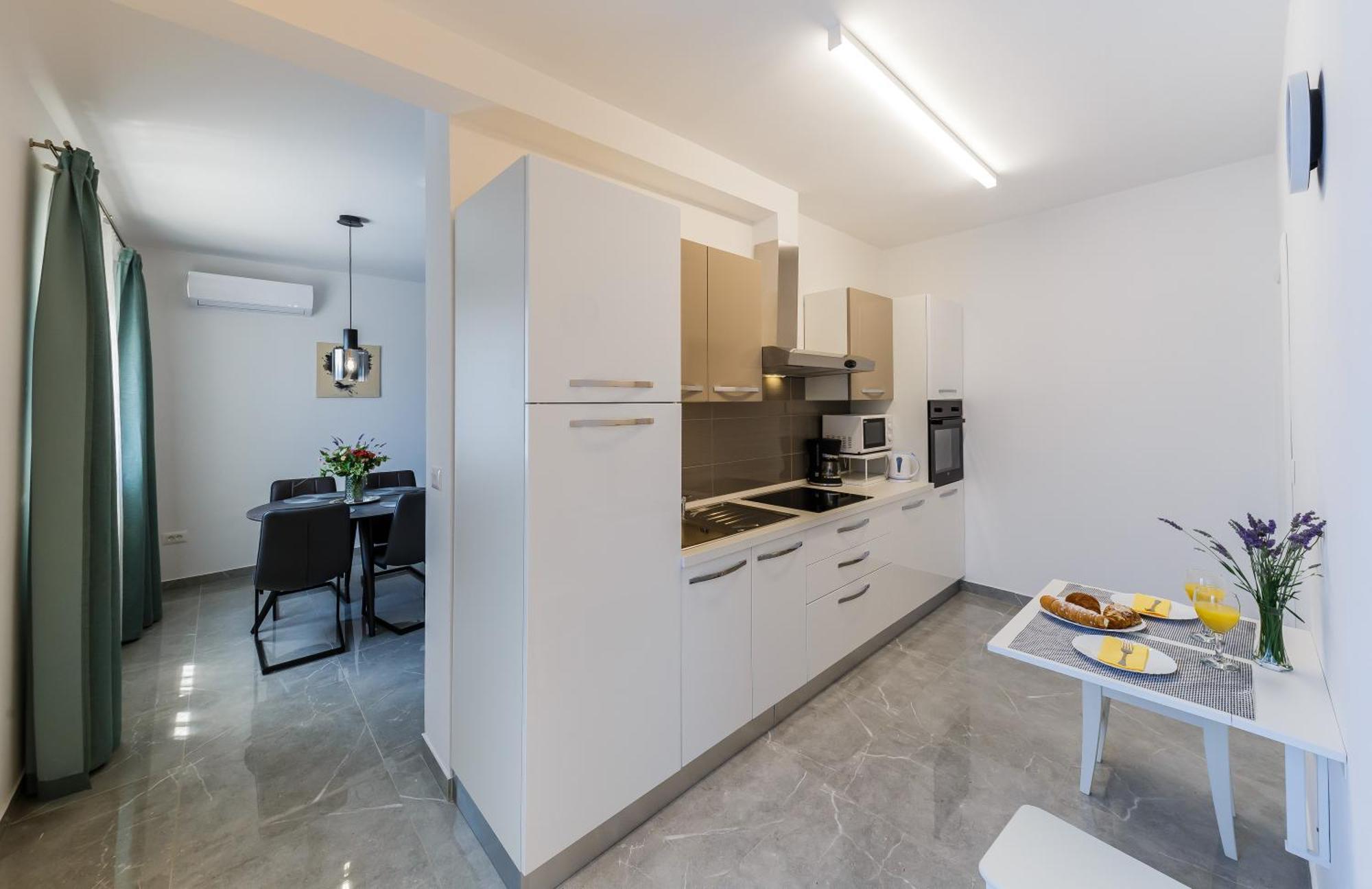 Kaštela Apartmani Ujakovic מראה חיצוני תמונה