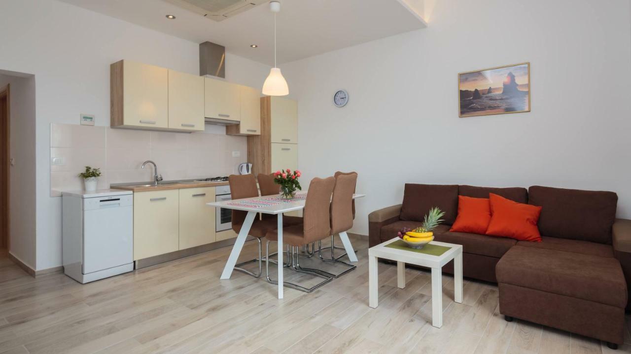 Kaštela Apartmani Ujakovic מראה חיצוני תמונה